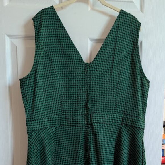 Banned Retro Happy Houndstooth Swing Dress in Green - Picture 8 of 13